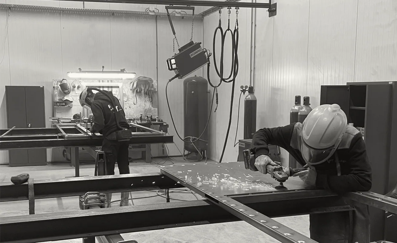 Stalen profielen in productie in de werkplaats van VT Supply